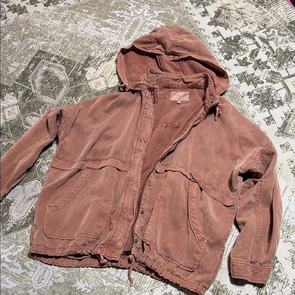 Woman’s Lucky brand light weight jacket with hood and cinchable bottom sz large